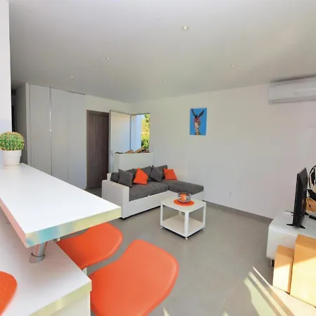 Three-bedroom Holiday In * Cervione