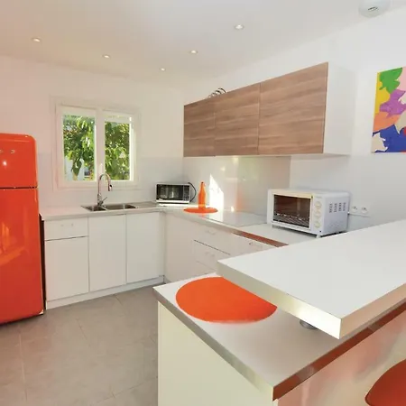 Three-bedroom Holiday In * Cervione